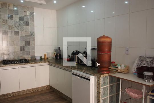 Cozinha de casa à venda com 4 quartos, 300m² em Vila Joana, Jundiaí