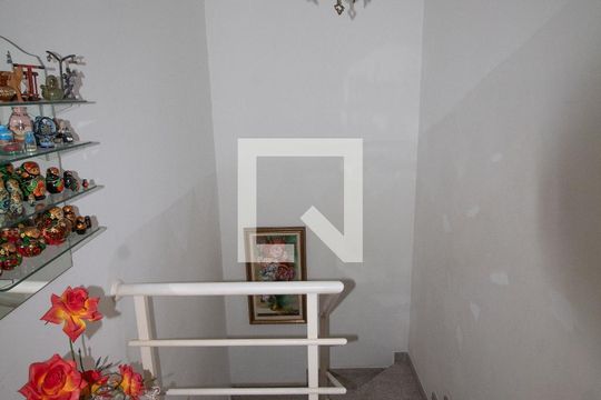 Escada acesso aos quartos de casa à venda com 3 quartos, 110m² em Vila Nova Pauliceia, São Paulo