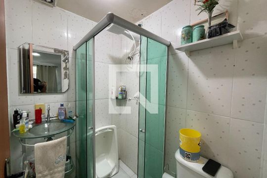 Banheiro de apartamento para alugar com 2 quartos, 40m² em Engenho do Porto, Duque de Caxias