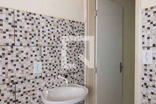 Banheiro de casa para alugar com 1 quarto, 40m² em Cordovil, Rio de Janeiro