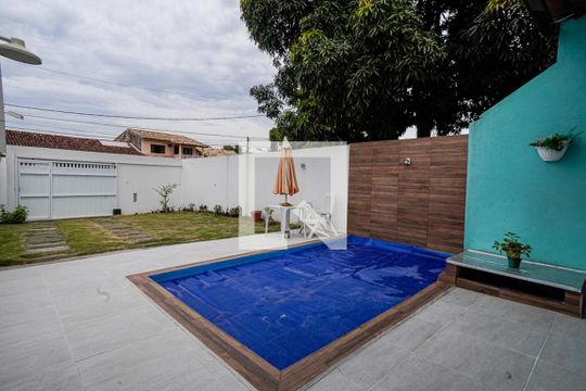 Sala de casa à venda com 2 quartos, 100m² em Piratininga, Niterói