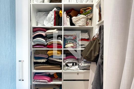 Suíte/Closet de apartamento à venda com 3 quartos, 174m² em Jardim Paulista, São Paulo