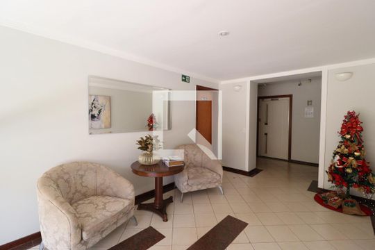Hall de entrada de apartamento para alugar com 3 quartos, 100m² em Centro, Uberlândia