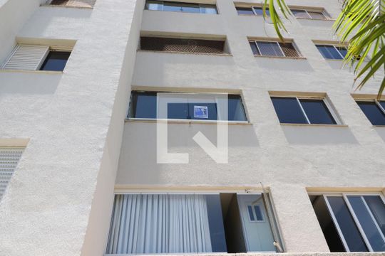Plaquinha de apartamento para alugar com 3 quartos, 100m² em Centro, Uberlândia