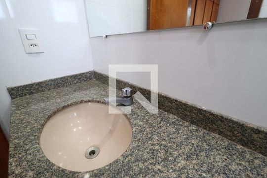 Banheiro da Suíte de apartamento para alugar com 3 quartos, 100m² em Centro, Uberlândia