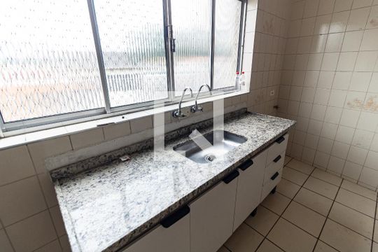 Cozinha de apartamento para alugar com 1 quarto, 60m² em São João Climaco, São Paulo
