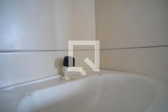 Banheiro de apartamento para alugar com 1 quarto, 50m² em Ingleses do Rio Vermelho, Florianópolis