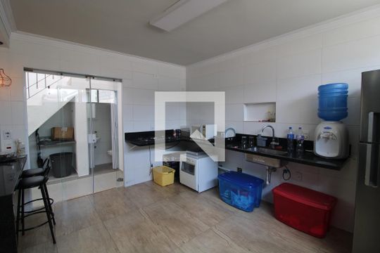 Cozinha de casa para alugar com 3 quartos, 156m² em Vila Gea, São Paulo