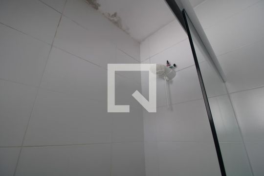 Chuveiro banheiro da casa 2 de casa para alugar com 3 quartos, 156m² em Vila Gea, São Paulo