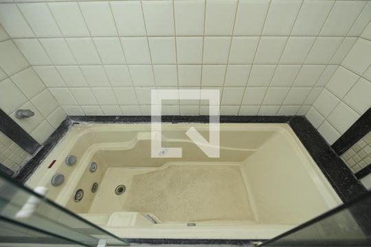 Banheiro de apartamento à venda com 4 quartos, 141m² em Setor Nova Suica, Goiânia