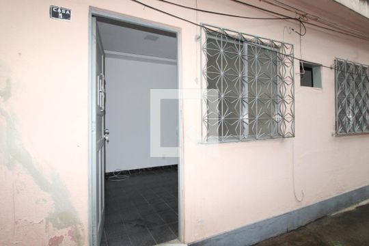 Frente de casa à venda com 1 quarto, 50m² em Irajá, Rio de Janeiro