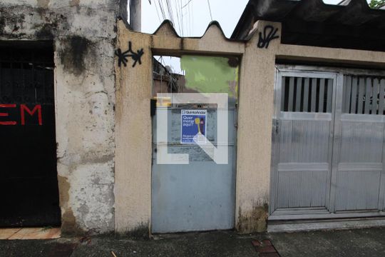 Fachada de casa à venda com 1 quarto, 50m² em Irajá, Rio de Janeiro