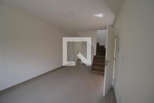 Sala de casa à venda com 7 quartos, 150m² em Vila Gustavo, São Paulo