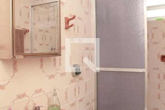 Banheiro de apartamento à venda com 1 quarto, 42m² em Bela Vista, Porto Alegre