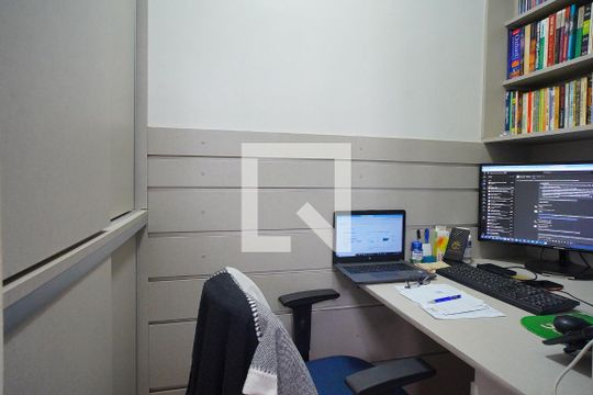 Quarto de Serviço de apartamento à venda com 2 quartos, 78m² em São Geraldo, Porto Alegre
