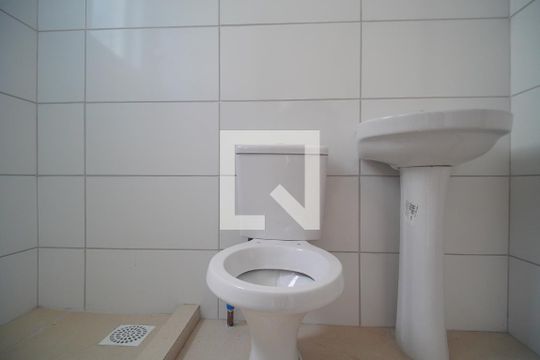 Banheiro de apartamento à venda com 2 quartos, 48m² em Feitoria, São Leopoldo