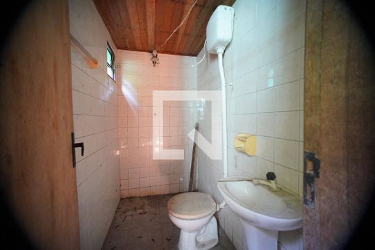Banheiro da Garagem de casa à venda com 4 quartos, 280m² em Jardim Sabará, Porto Alegre