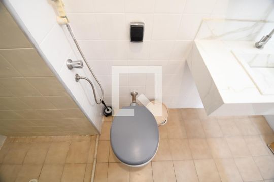 Banheiro de apartamento à venda com 1 quarto, 66m² em Vila Itapura, Campinas