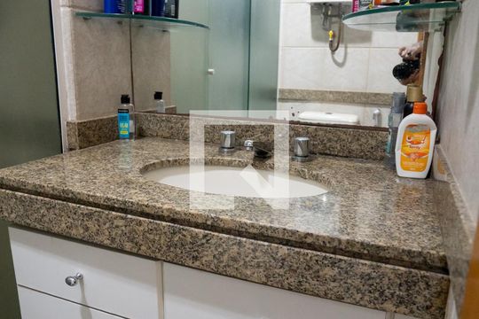 Banheiro de apartamento para alugar com 1 quarto, 53m² em Flamengo, Rio de Janeiro