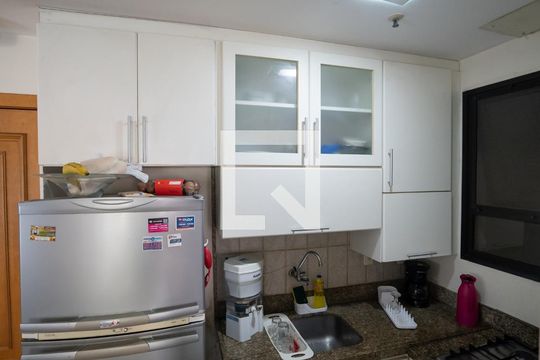 Cozinha de apartamento para alugar com 1 quarto, 53m² em Flamengo, Rio de Janeiro