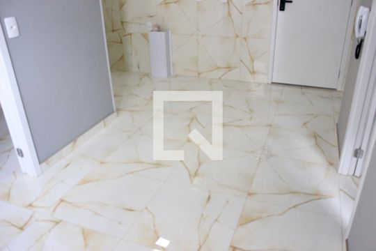 Sala de apartamento para alugar com 2 quartos, 36m² em Vila das Bandeiras, Guarulhos