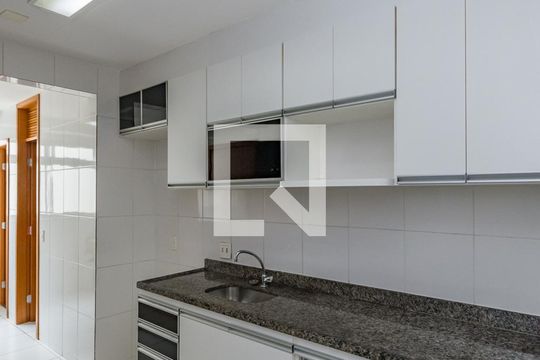 Cozinha de apartamento para alugar com 4 quartos, 107m² em Buritis, Belo Horizonte