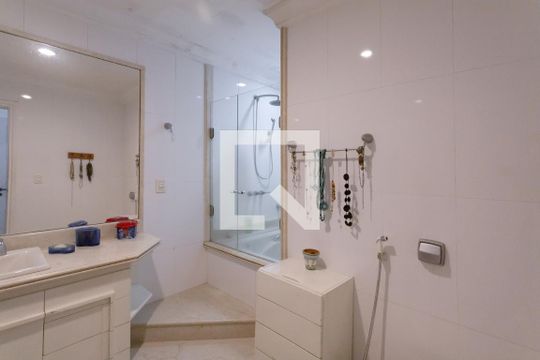 Banheiro da Suíte 1 de apartamento à venda com 3 quartos, 230m² em Flamengo, Rio de Janeiro