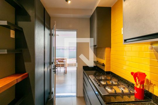 Cozinha de apartamento para alugar com 1 quarto, 65m² em Palmeiras, Belo Horizonte