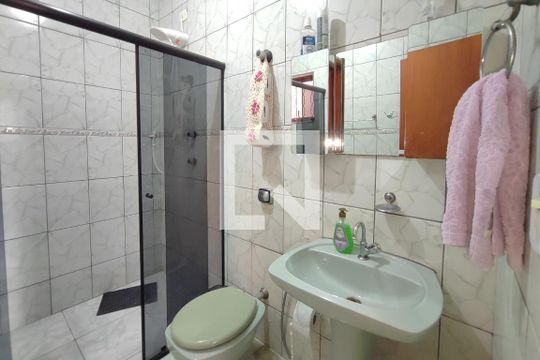 Banheiro de casa à venda com 3 quartos, 326m² em Vila Lourdes, Campinas