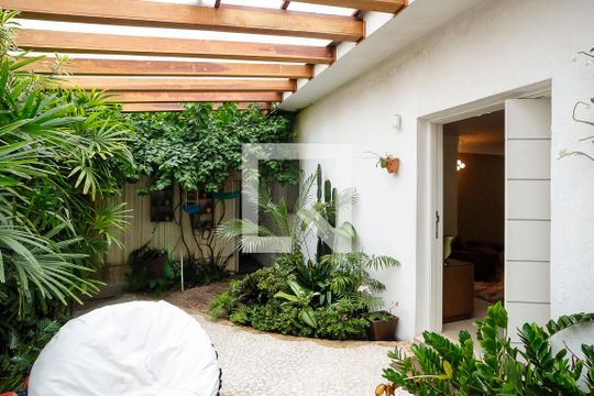 Quintal de casa à venda com 3 quartos, 340m² em Santa Paula, São Caetano do Sul