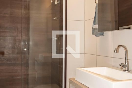 Banheiro de apartamento para alugar com 2 quartos, 37m² em Chácara Inglesa, São Paulo