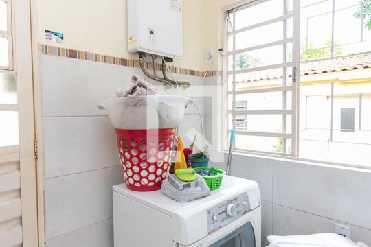 Área de Serviço de casa à venda com 4 quartos, 205m² em Santo Antônio, Porto Alegre
