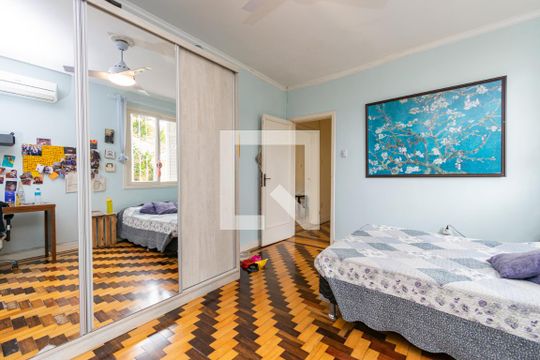 Quarto 3 de casa à venda com 4 quartos, 205m² em Santo Antônio, Porto Alegre