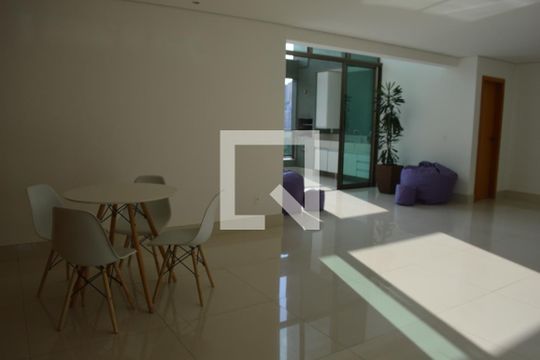 Apartamento para alugar com 4 quartos, 230m² em Estoril, Belo Horizonte