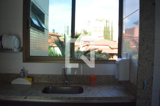 Cozinha de apartamento para alugar com 4 quartos, 230m² em Estoril, Belo Horizonte