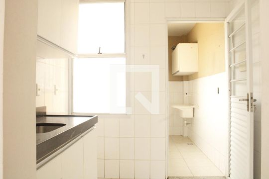Cozinha de apartamento para alugar com 2 quartos, 49m² em Chácara Contagem, Contagem