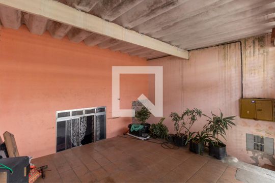 Garagem de casa à venda com 2 quartos, 80m² em Burgo Paulista, São Paulo