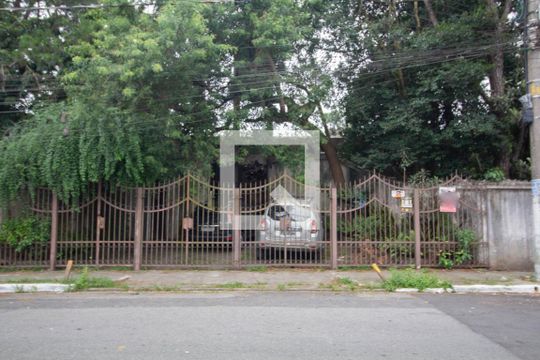 Fachada de casa à venda com 4 quartos, 1600m² em Vila Carmosina, São Paulo