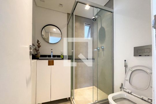 Banheiro 2 de apartamento para alugar com 1 quarto, 71m² em Vila Madalena, São Paulo