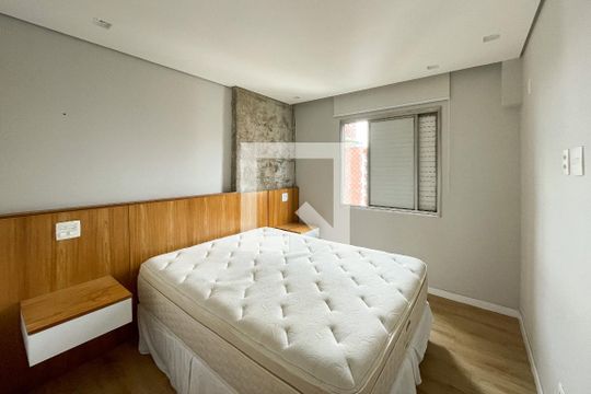 Quarto 1 de apartamento para alugar com 1 quarto, 71m² em Vila Madalena, São Paulo