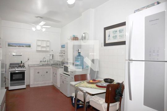 Cozinha de apartamento à venda com 3 quartos, 123m² em Centro Histórico, Porto Alegre