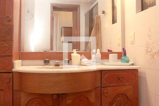 Banheiro 1 de apartamento à venda com 3 quartos, 123m² em Centro Histórico, Porto Alegre