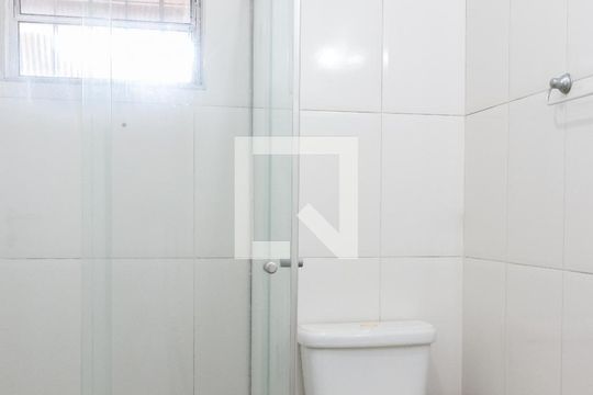 Banheiro  de casa para alugar com 2 quartos, 76m² em Vila Medeiros, São Paulo