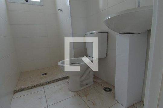 Banheiro de apartamento para alugar com 2 quartos, 4915m² em Jardim Albertina, Guarulhos