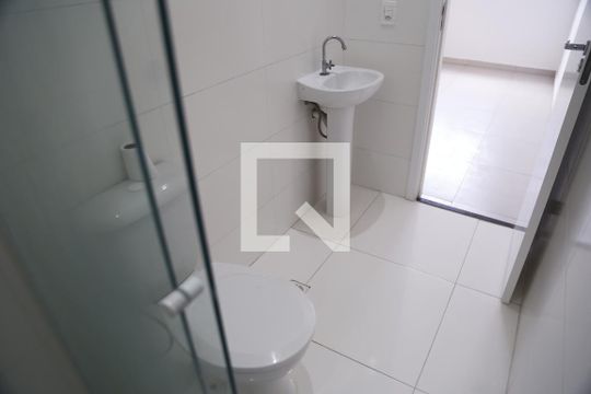 Banheiro de apartamento à venda com 2 quartos, 48m² em Vila Santa Edwiges, São Paulo