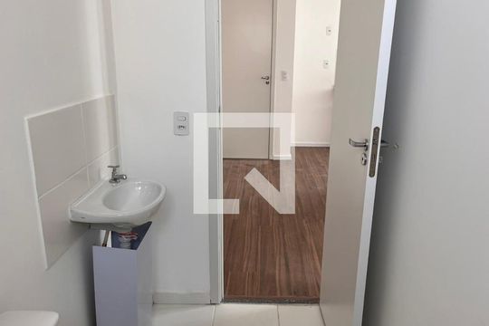 Banheiro de apartamento à venda com 2 quartos, 33m² em Água Branca, São Paulo