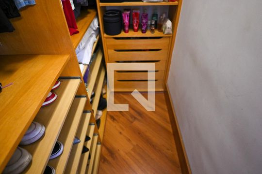 Closet de apartamento para alugar com 1 quarto, 60m² em Aclimação, São Paulo