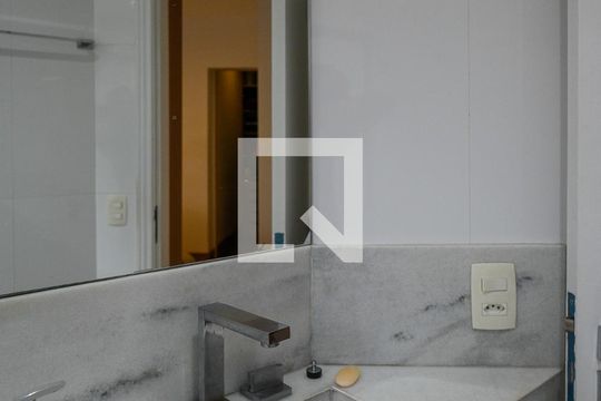 Banheiro de apartamento para alugar com 1 quarto, 60m² em Aclimação, São Paulo
