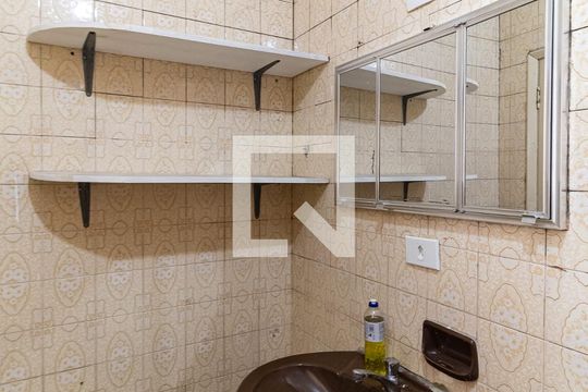 Banheiro de casa para alugar com 1 quarto, 45m² em Vila Gumercindo, São Paulo
