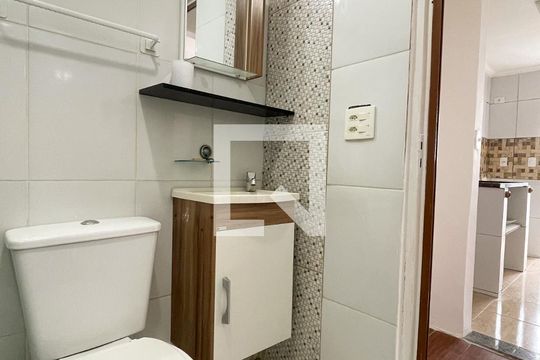 Banheiro de kitnet/studio para alugar com 1 quarto, 25m² em Pinheiros, São Paulo